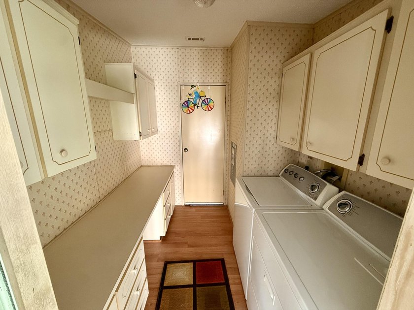 Welcome to this charming 2-bedroom, 2-bathroom manufactured home - photo 40