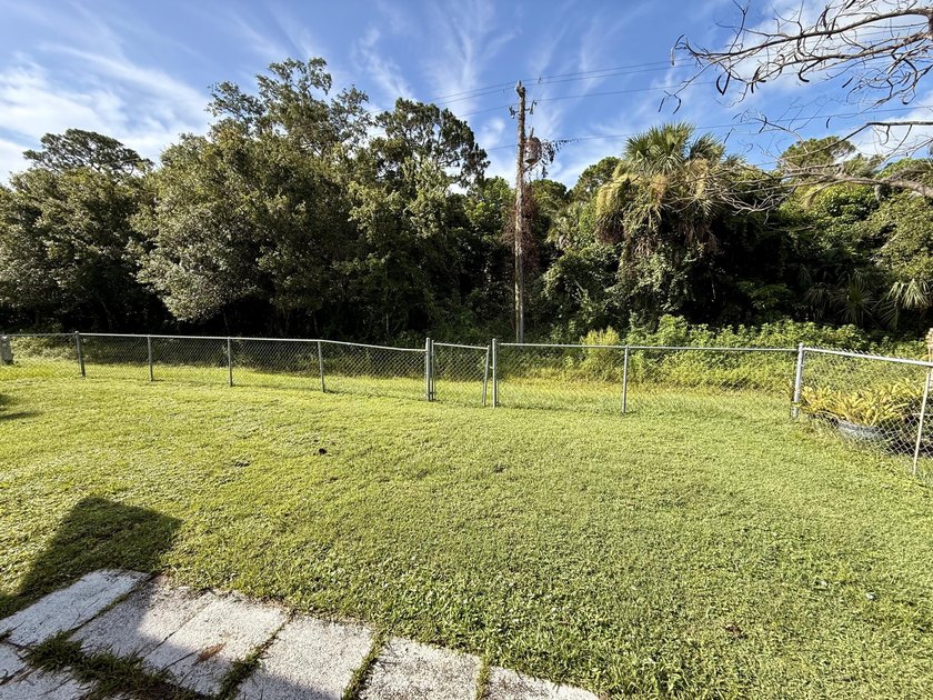 Welcome to this charming 2-bedroom, 2-bathroom manufactured home - photo 41