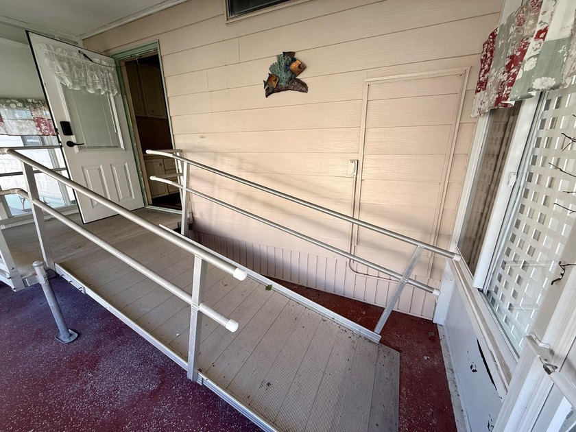 Welcome to this charming 2-bedroom, 2-bathroom manufactured home - photo 42