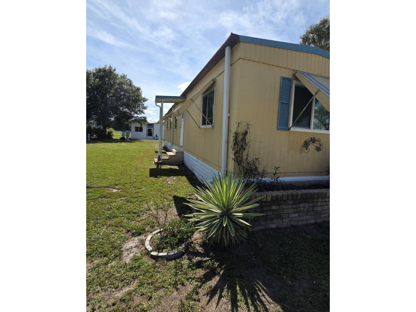 Cozy, comfortable and WELL Maintained! 2 Bedrooms (split plan) - photo 3