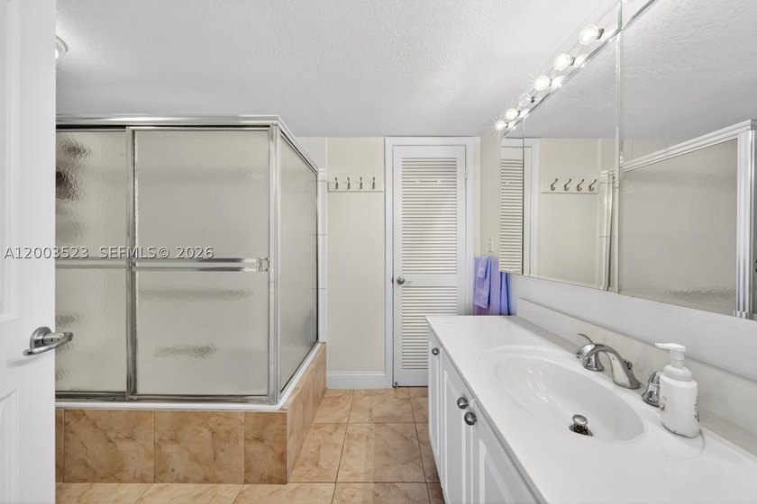 OCEAN LIFESTYLE - Living at Mar del Plata Condo in Miami Beach - photo 11