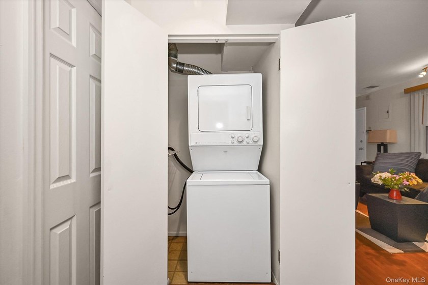Contemporary garden condo on a quiet cul-de-sac with parking - photo 14