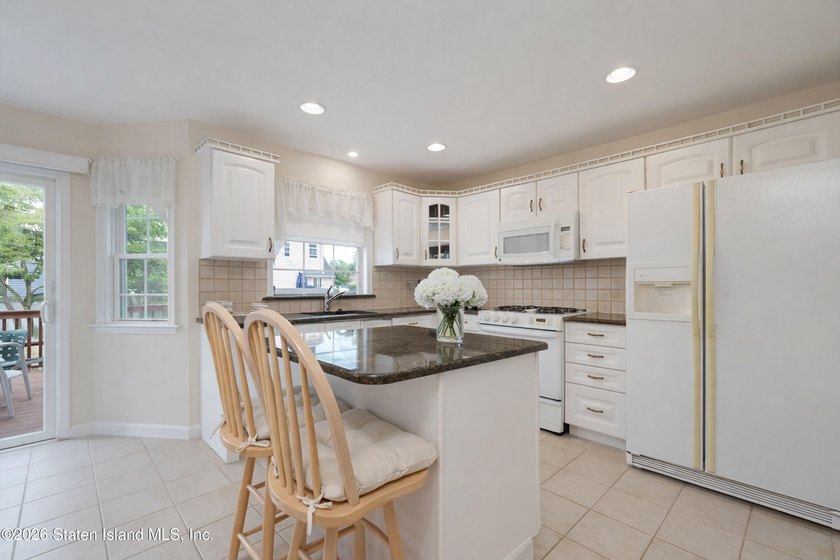 Offered for the first time since its construction in 2000, this - photo 15