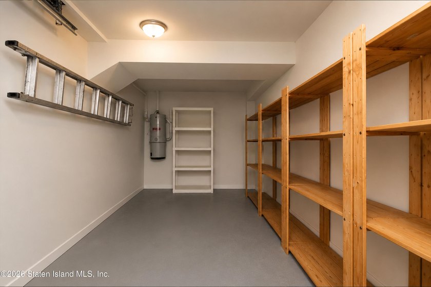 Offered for the first time since its construction in 2000, this - photo 33
