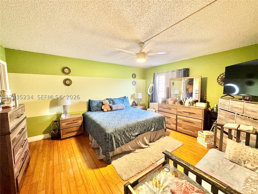 Bright and airy 1BR/1BA condo in an all-ages, gated Inverrary - photo 5