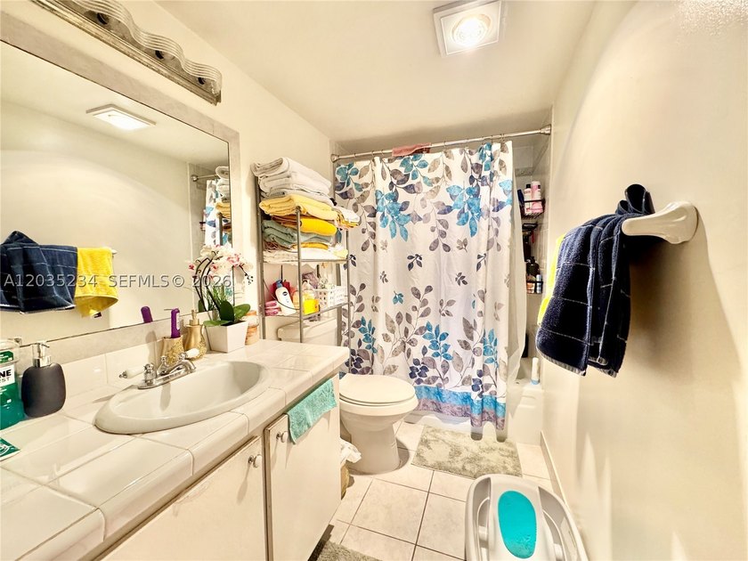 Bright and airy 1BR/1BA condo in an all-ages, gated Inverrary - photo 7