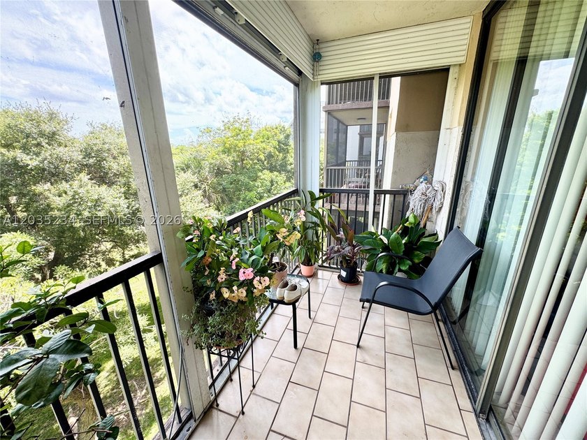 Bright and airy 1BR/1BA condo in an all-ages, gated Inverrary - photo 10