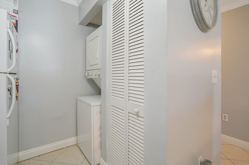 Welcome to this inviting first-floor condo in a gated community - photo 6
