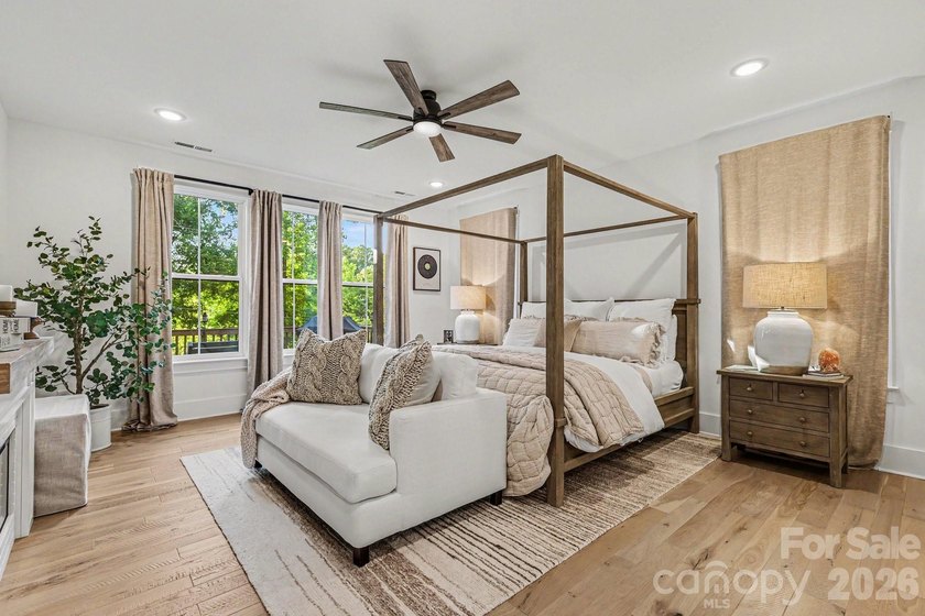 MOTIVATED SELLER! and WATERFRONT-DOCKABLE LOT! This 5 bedroom - photo 12