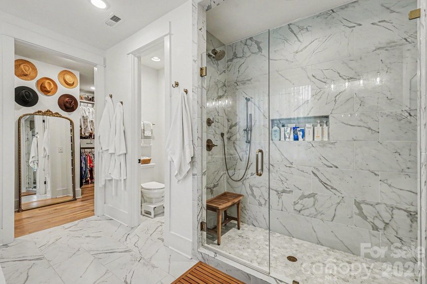 MOTIVATED SELLER! and WATERFRONT-DOCKABLE LOT! This 5 bedroom - photo 14