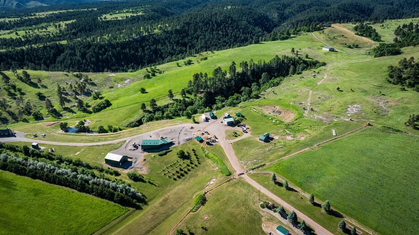 Bear Ridge Compound is a 120-acre turnkey property on Bear Ridge - photo 9