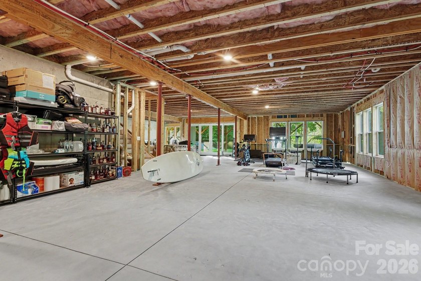 MOTIVATED SELLER! and WATERFRONT-DOCKABLE LOT! This 5 bedroom - photo 29