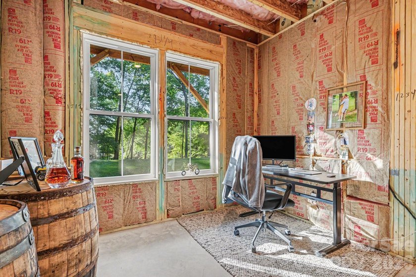 MOTIVATED SELLER! and WATERFRONT-DOCKABLE LOT! This 5 bedroom - photo 30