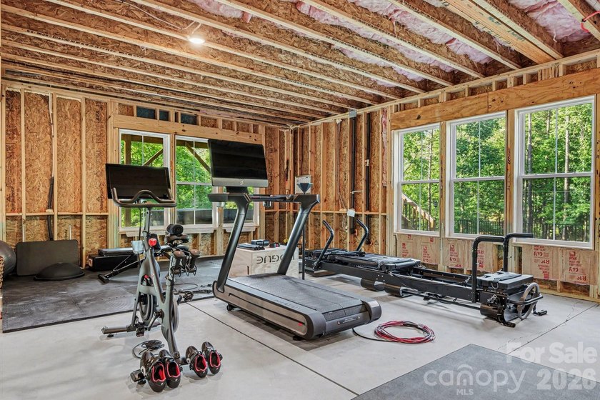 MOTIVATED SELLER! and WATERFRONT-DOCKABLE LOT! This 5 bedroom - photo 31