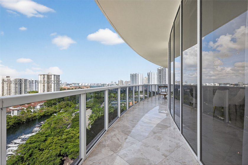 Luxury 3 bed/3 bath flow-through residence Bellini, Williams - photo 31