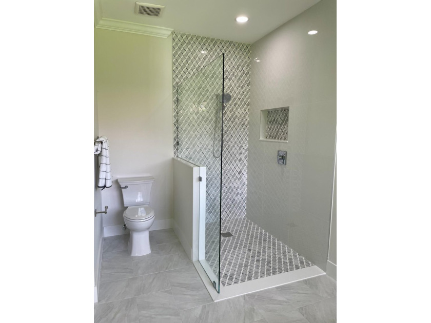 Welcome to this reimagined 4-bedroom, 3-bathroom, pool home in - photo 32