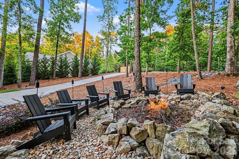 MOTIVATED SELLER! and WATERFRONT-DOCKABLE LOT! This 5 bedroom - photo 35