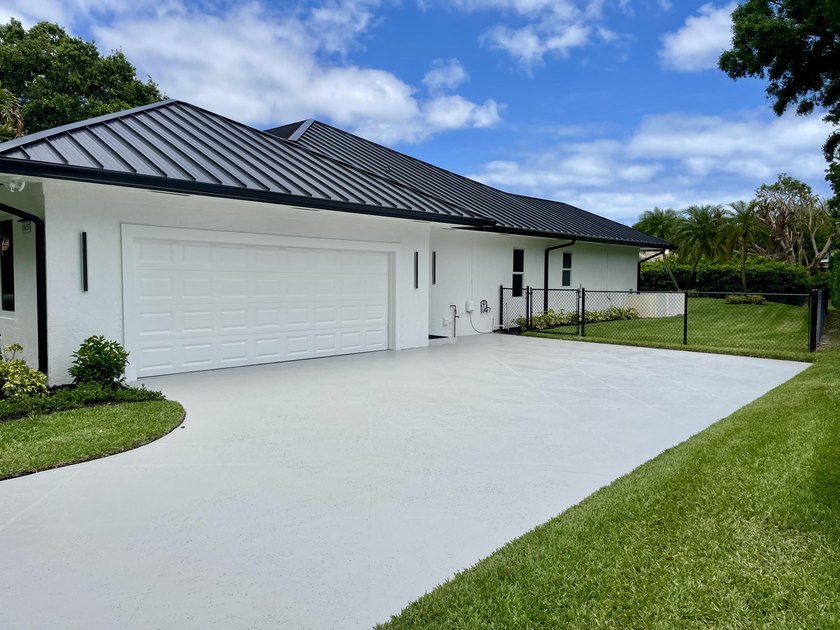 Welcome to this reimagined 4-bedroom, 3-bathroom, pool home in - photo 45