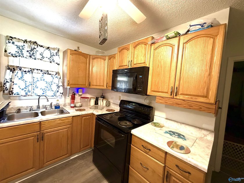 Enjoy the perfect blend of space, privacy, and convenience with - photo 13