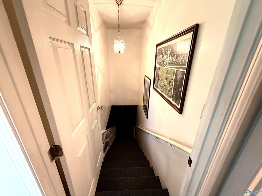 Enjoy the perfect blend of space, privacy, and convenience with - photo 22