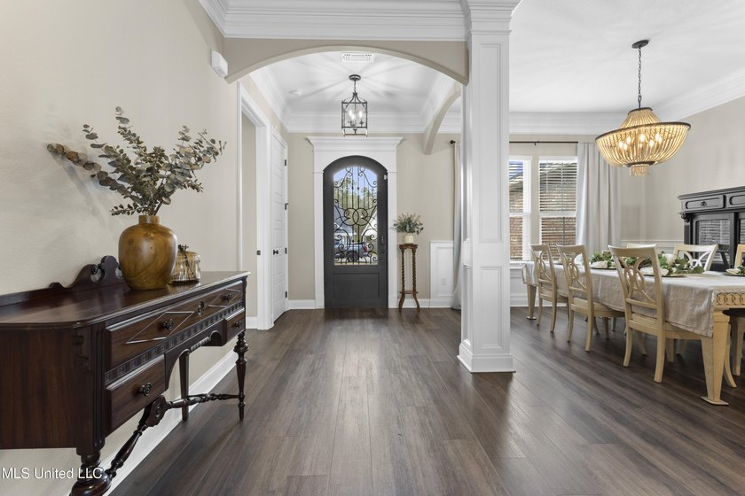 Motivated Sellers! Beautiful home loaded with upgrades in a - photo 3