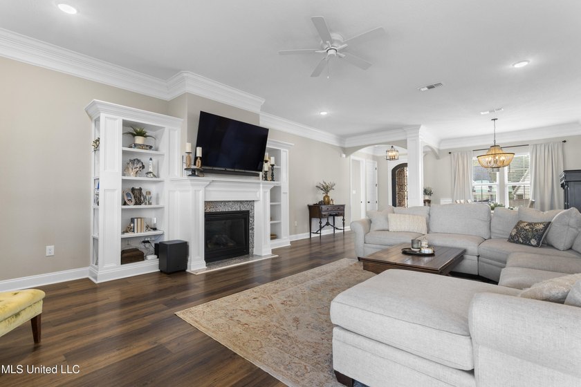 Motivated Sellers! Beautiful home loaded with upgrades in a - photo 6