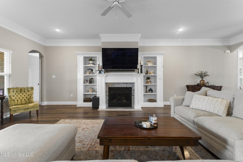 Motivated Sellers! Beautiful home loaded with upgrades in a - photo 8