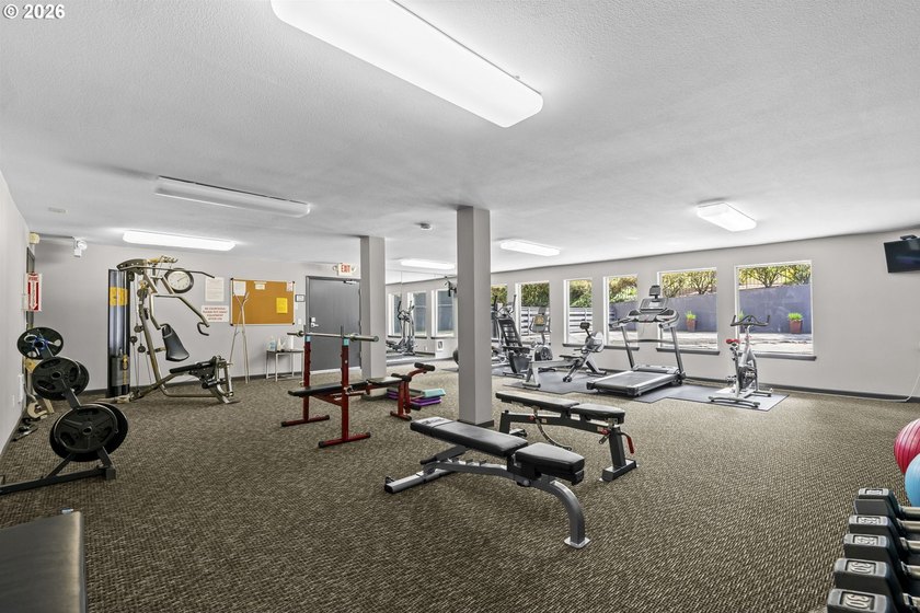 Welcome to 311, the largest unit at Lake Oswego Terraces! Fully - photo 41