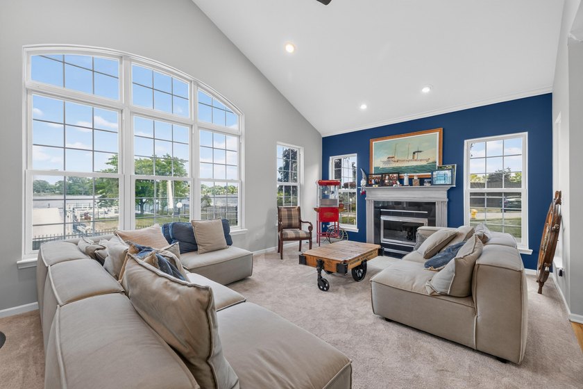 INCREDIBLE OPPORTUNITY FOR THIS ONE OF A KIND ONE STORY HOME - photo 7