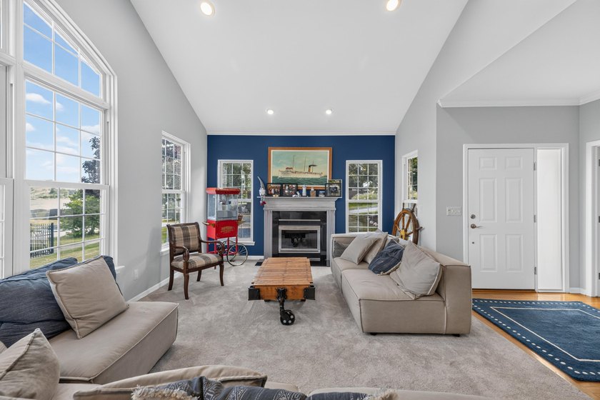 INCREDIBLE OPPORTUNITY FOR THIS ONE OF A KIND ONE STORY HOME - photo 9