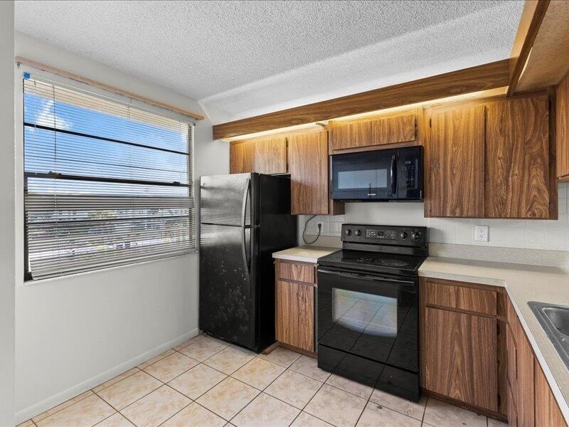 PRICE REDUCED! Exceptional value in Whitehall Village! This - photo 4
