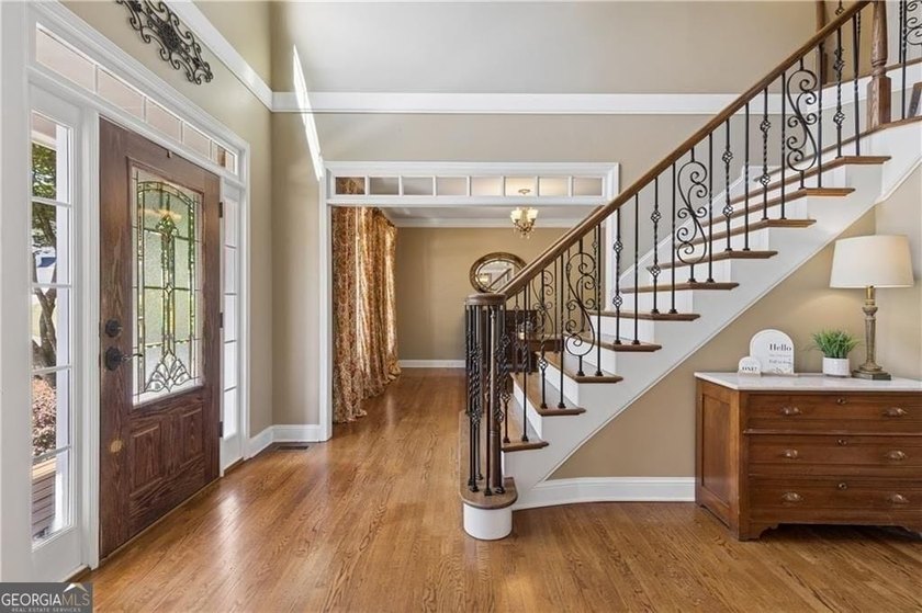 Southern Charm Meets Storybook Setting - Welcome to a truly - photo 9