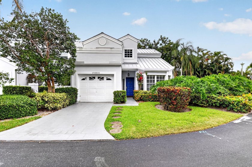 Discover this rarely available townhouse. Located in a 24hr - photo 2