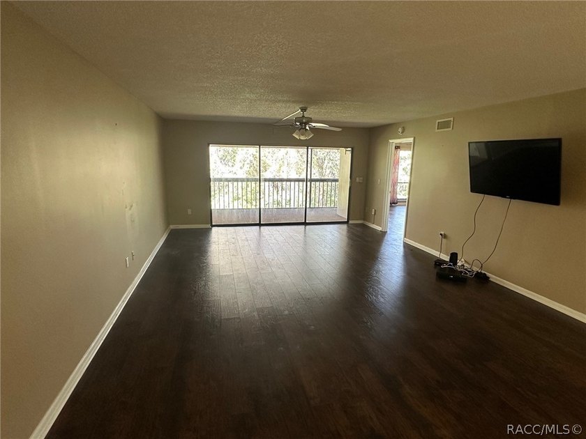 PRICED TO SELL!!!! EXCELLENT END UNIT CONDO ON SECOND FLOOR! HAS - photo 4