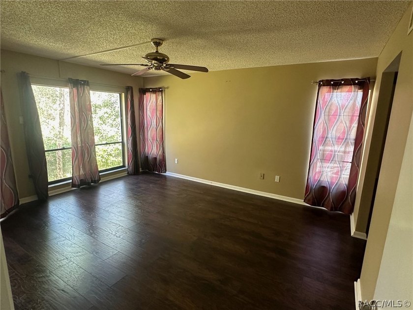 PRICED TO SELL!!!! EXCELLENT END UNIT CONDO ON SECOND FLOOR! HAS - photo 6