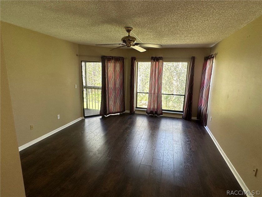 PRICED TO SELL!!!! EXCELLENT END UNIT CONDO ON SECOND FLOOR! HAS - photo 7