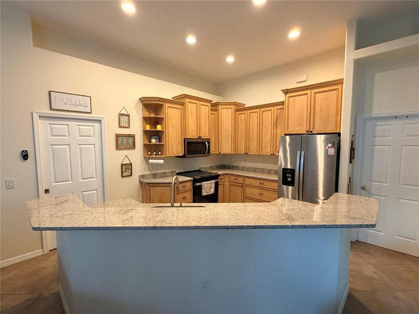 Spacious 3-bedroom, 2.5-bath home with a 2-car garage offering 2 - photo 11