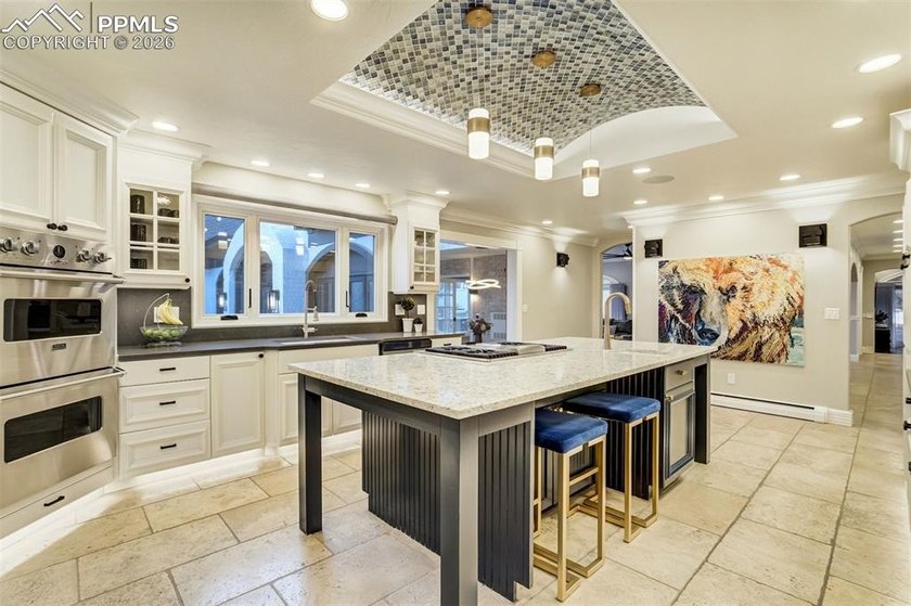 Welcome to an extraordinary estate in prestigious Broadmoor - photo 11