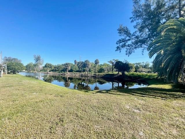 Paradise awaits you with this LIKE NEW, VERY Spacious 2 Bedroom - photo 25
