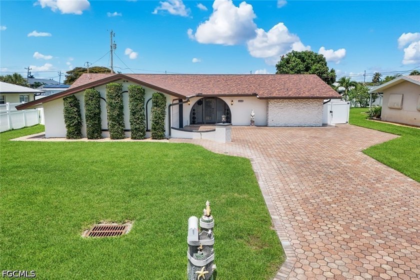 Welcome to this charming and beautifully updated Cape Coral home - photo 32