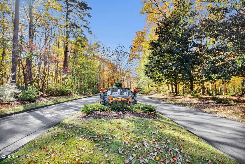 Perfectly positioned within the coveted golf course community of - photo 47