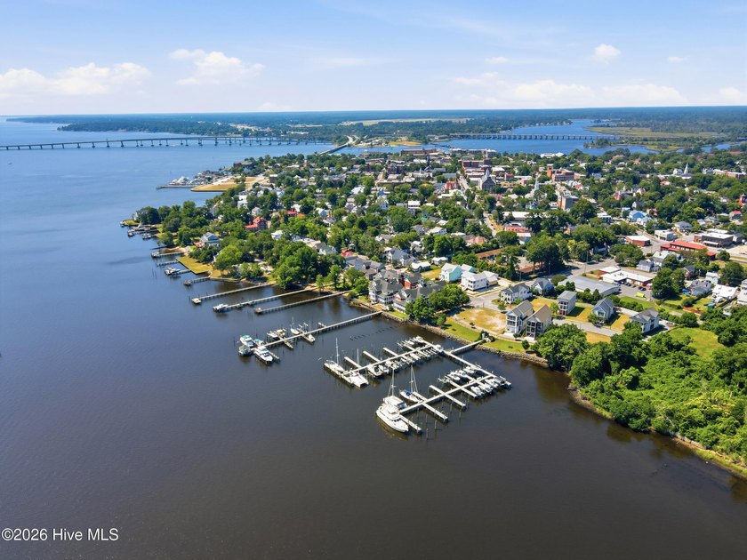 Own a piece of New Bern history with this charming 2-bedroom, 1 - photo 13