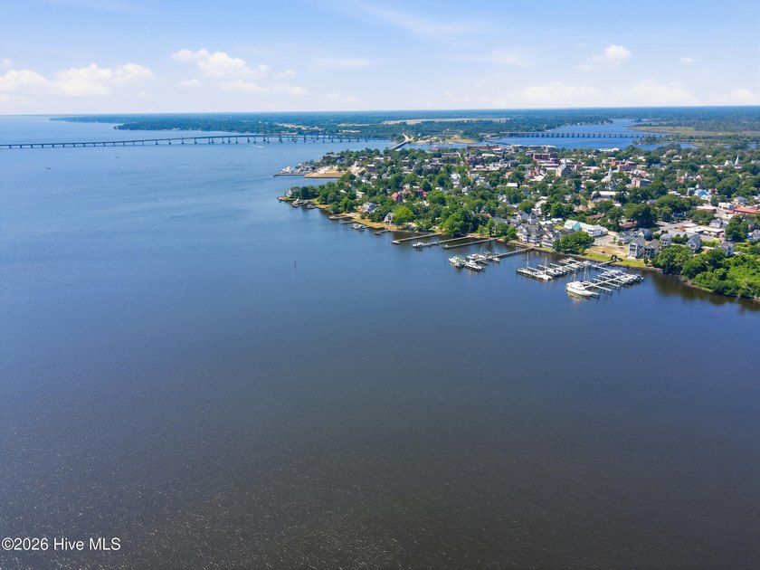 Own a piece of New Bern history with this charming 2-bedroom, 1 - photo 14