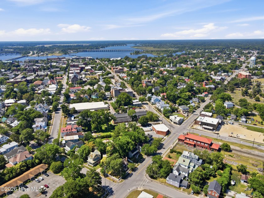 Own a piece of New Bern history with this charming 2-bedroom, 1 - photo 15