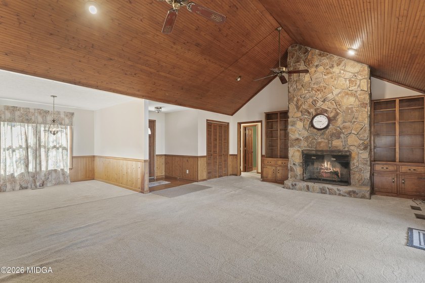 Welcome to 291 Jule Ingram Rd NE on beautiful Lake Sinclair - photo 16