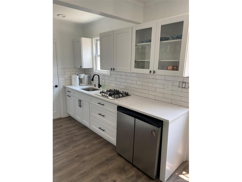 Live the Beachside lifestyle in Long Beach with this beautifully - photo 16