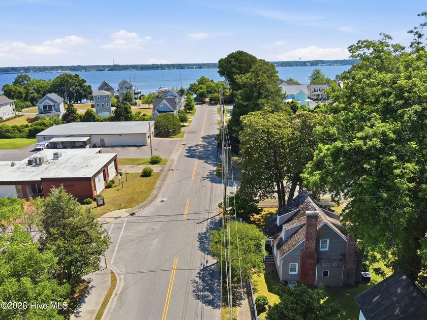 Own a piece of New Bern history with this charming 2-bedroom, 1 - photo 17