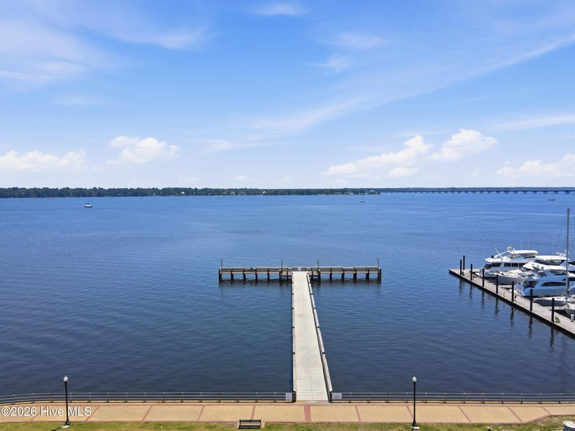 Own a piece of New Bern history with this charming 2-bedroom, 1 - photo 18