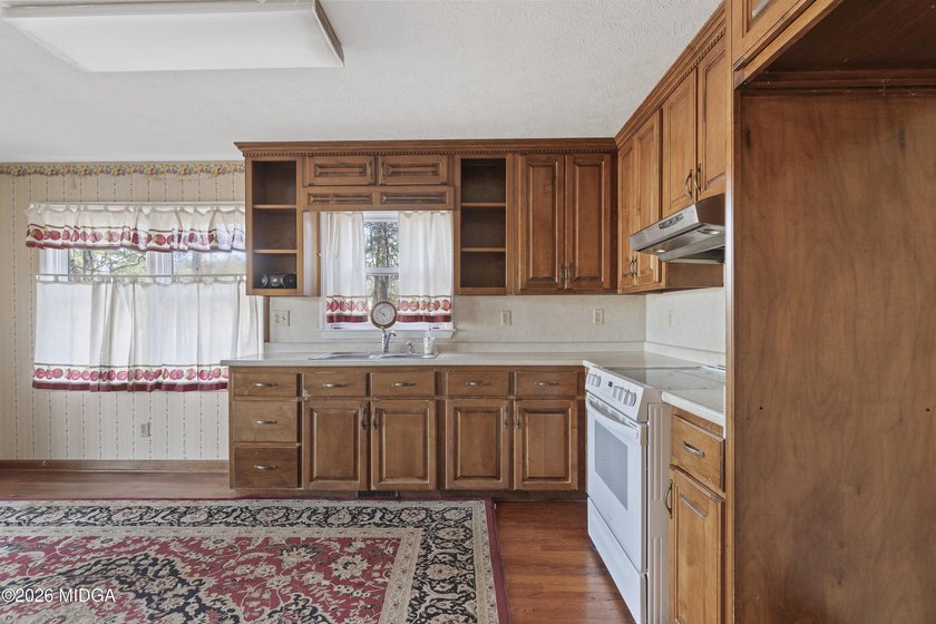 Welcome to 291 Jule Ingram Rd NE on beautiful Lake Sinclair - photo 20