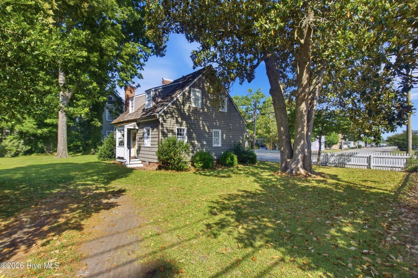 Own a piece of New Bern history with this charming 2-bedroom, 1 - photo 25